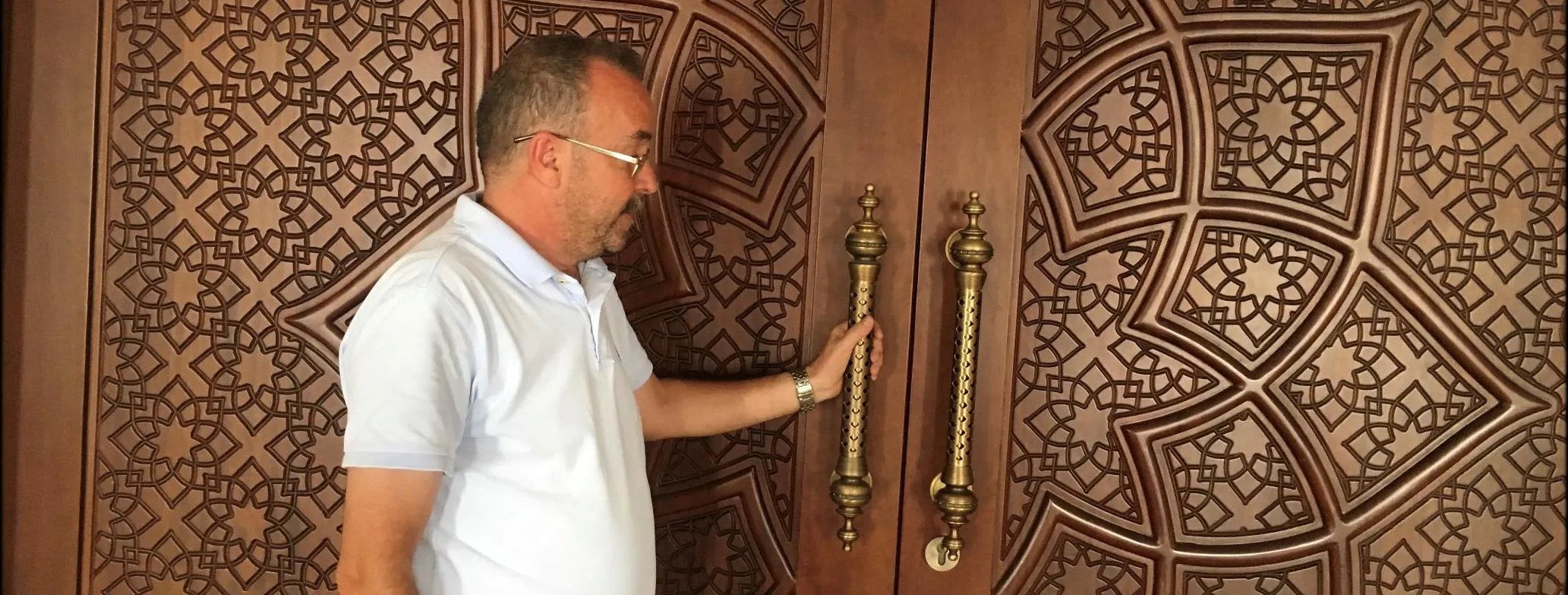 Solid Hardwood Sovereign Palace Portal