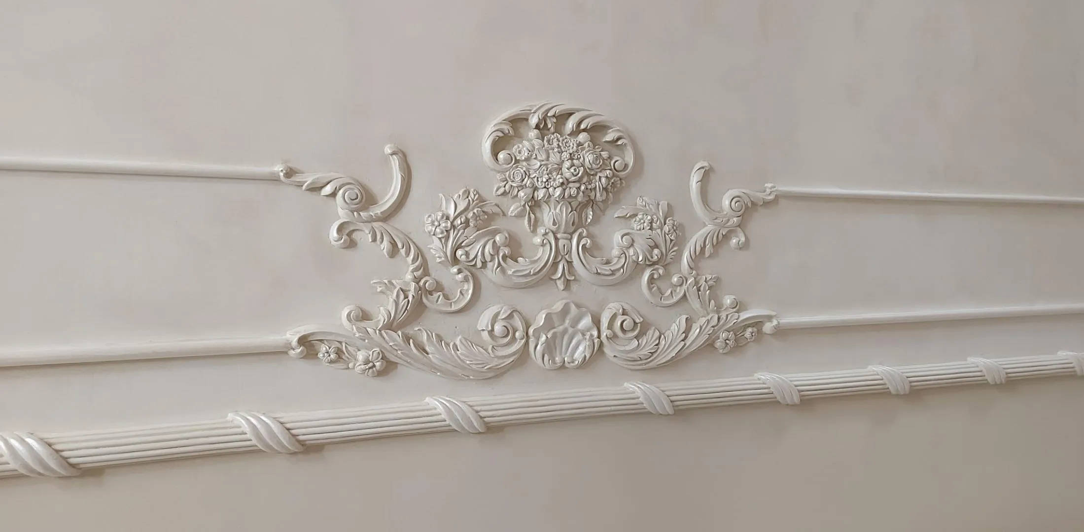 24K Gilded Classical Cornice Architectural Detail