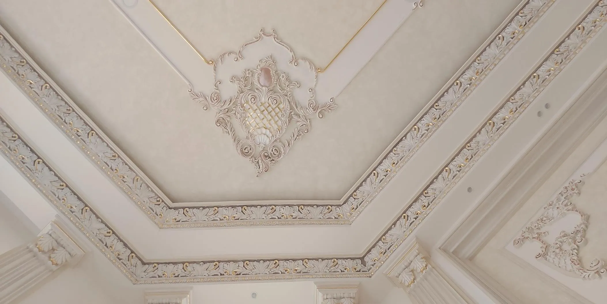 Venetian Polished Marmorino Plaster Finish